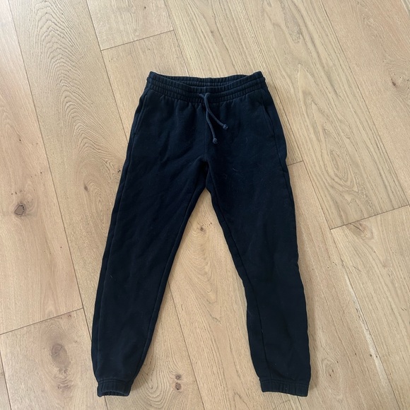 Aritzia TNA BOYFRIEND sweatpant in black size small - Picture 1 of 4